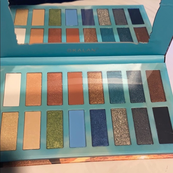 Okalan eyeshadow palette  !never worn or opened! - Picture 4 of 4